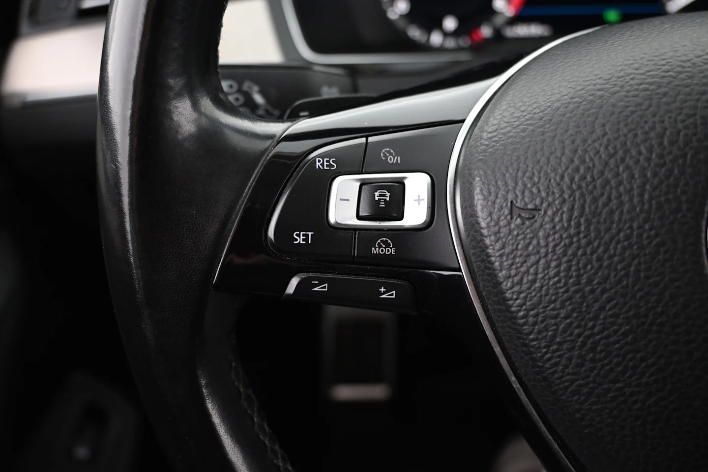 Car Image - 1FBi9mCdycl7sjD6C6FxyT