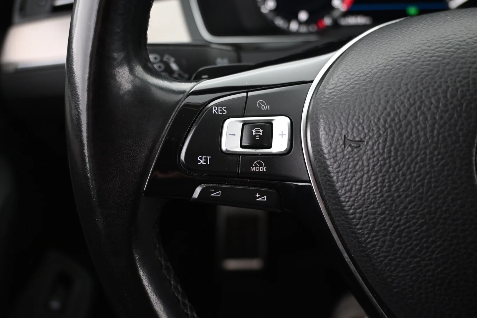 Car Image - 1FBi9mCdycl7sjD6C6FxyT