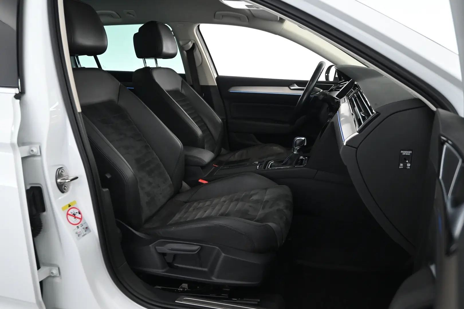 Car Image - 1o8sCdnmbrcMVy0y5wKjTi