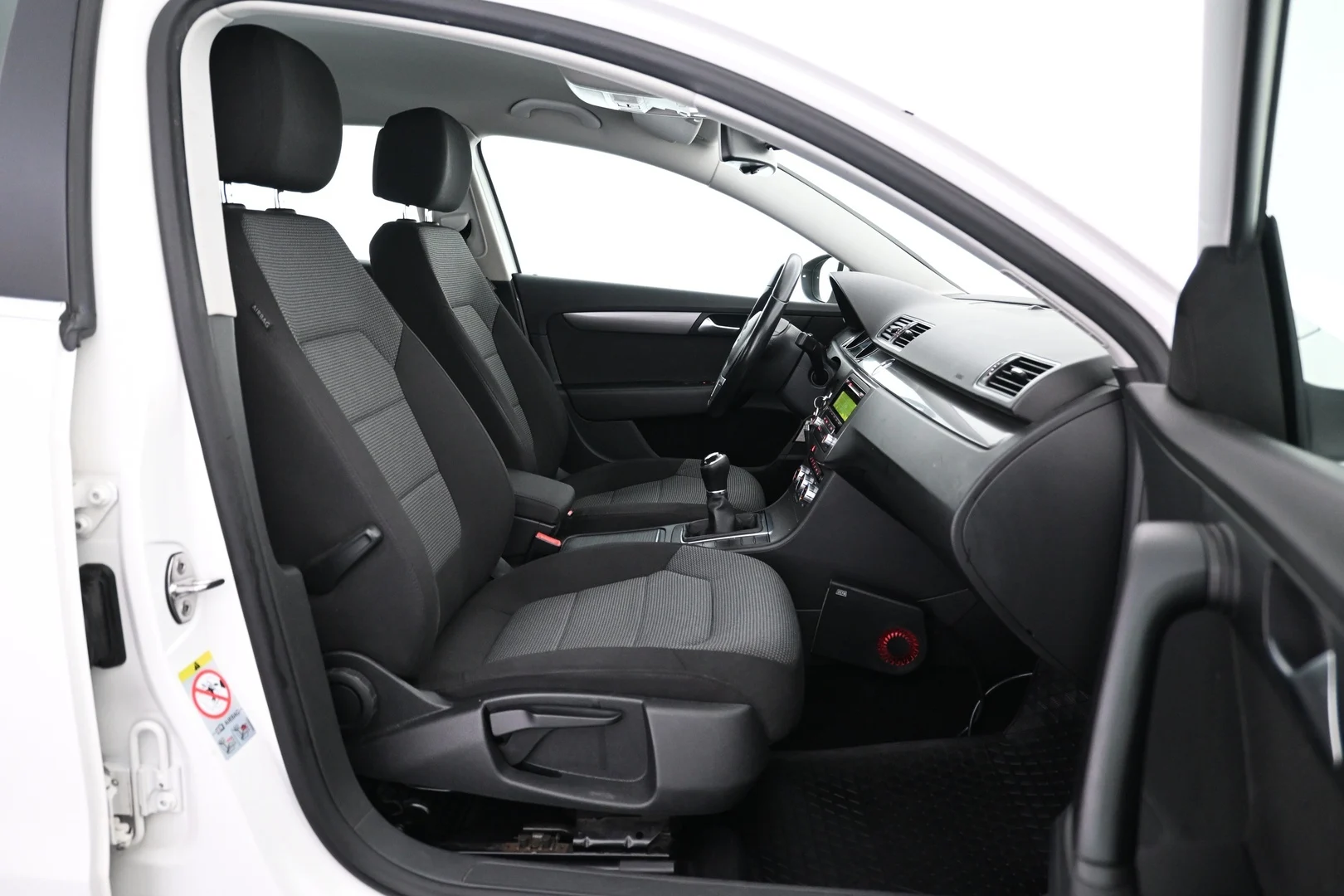Car Image - dcPWo8khn6MWVjnxeOMeB