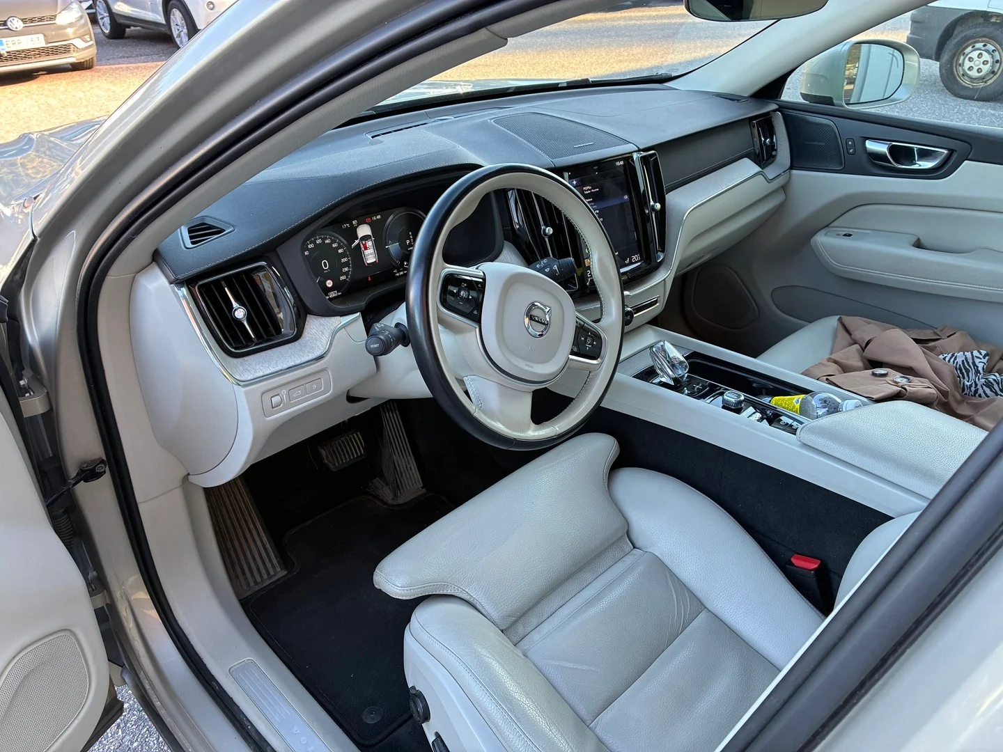 Car Image - 1nzLarSaBMBDPg5l8VQK6n