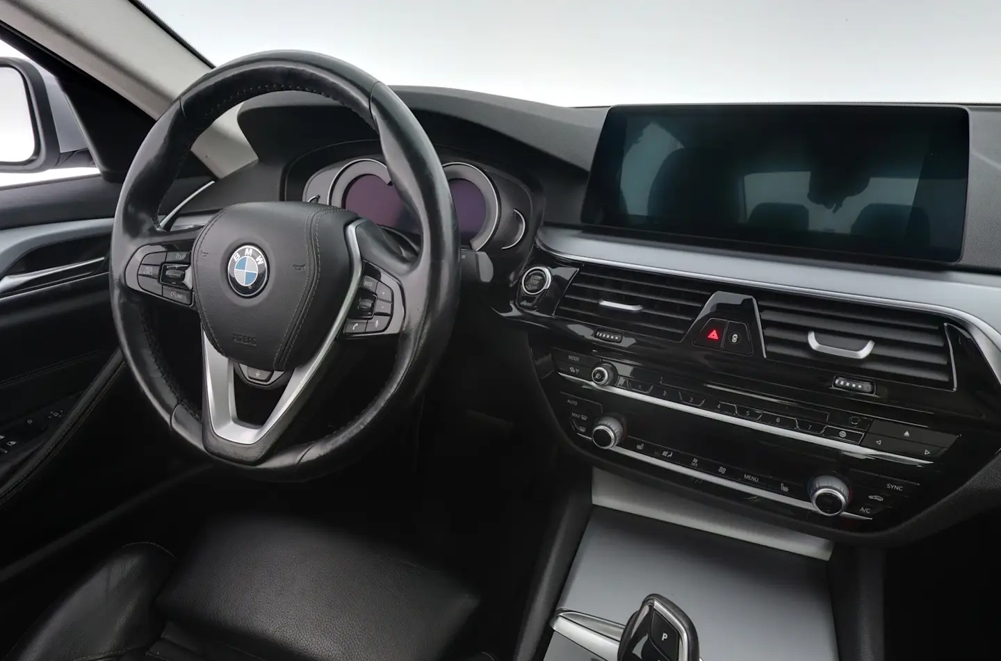 Car Image - 1nWlENejLu9se5XcZMLbml