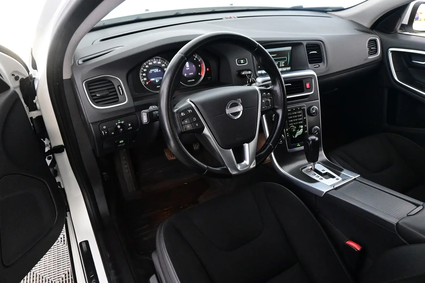 Car Image - 7JE65xhpk49zTVyfjTcIvy