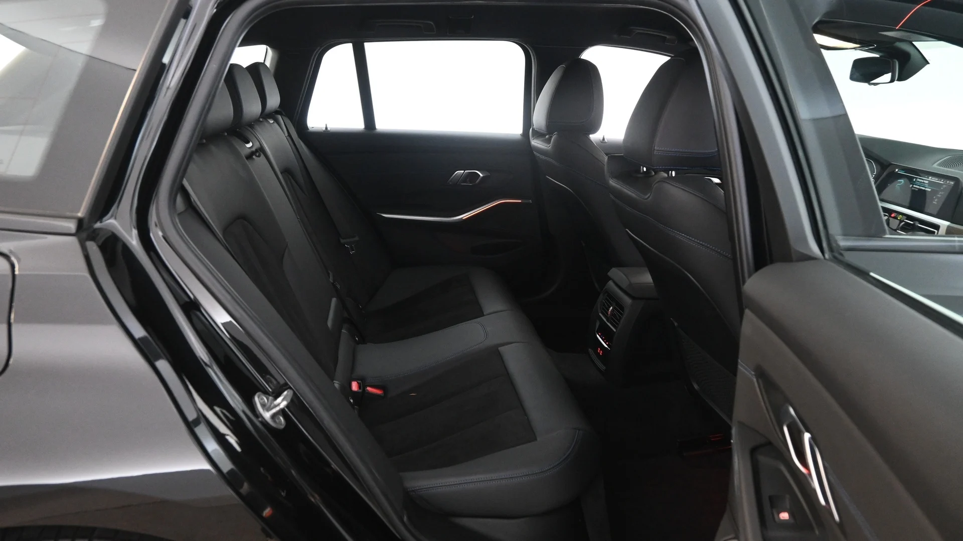 Car Image - 54EAZ22tbwkqHcABVB5JL0