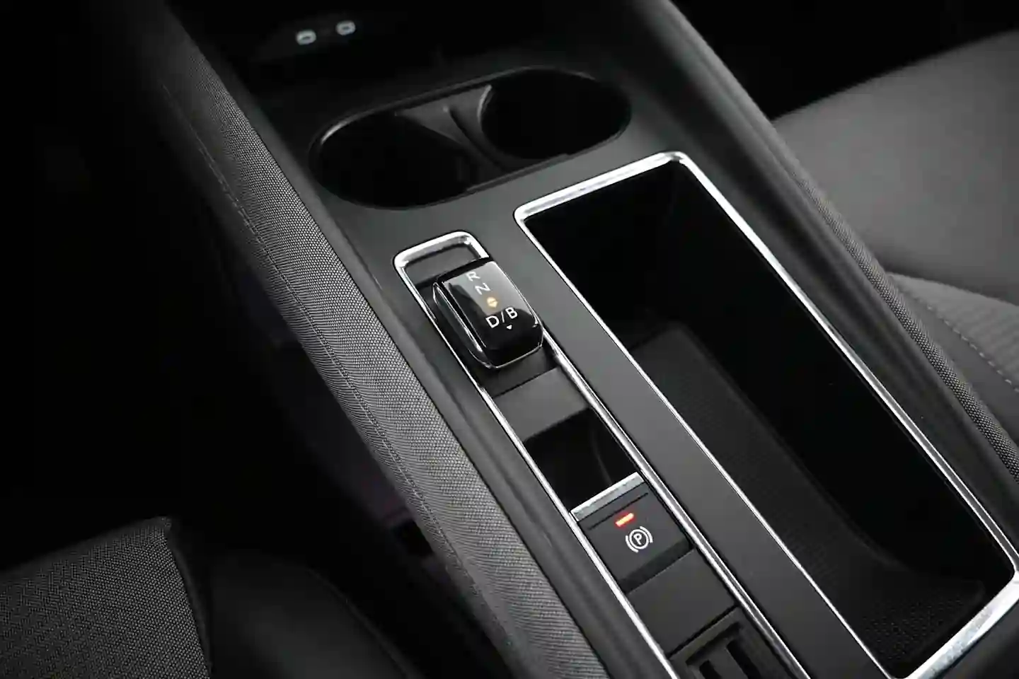 Car Image - Sx5FfyAITcq6GHgIKhwgO