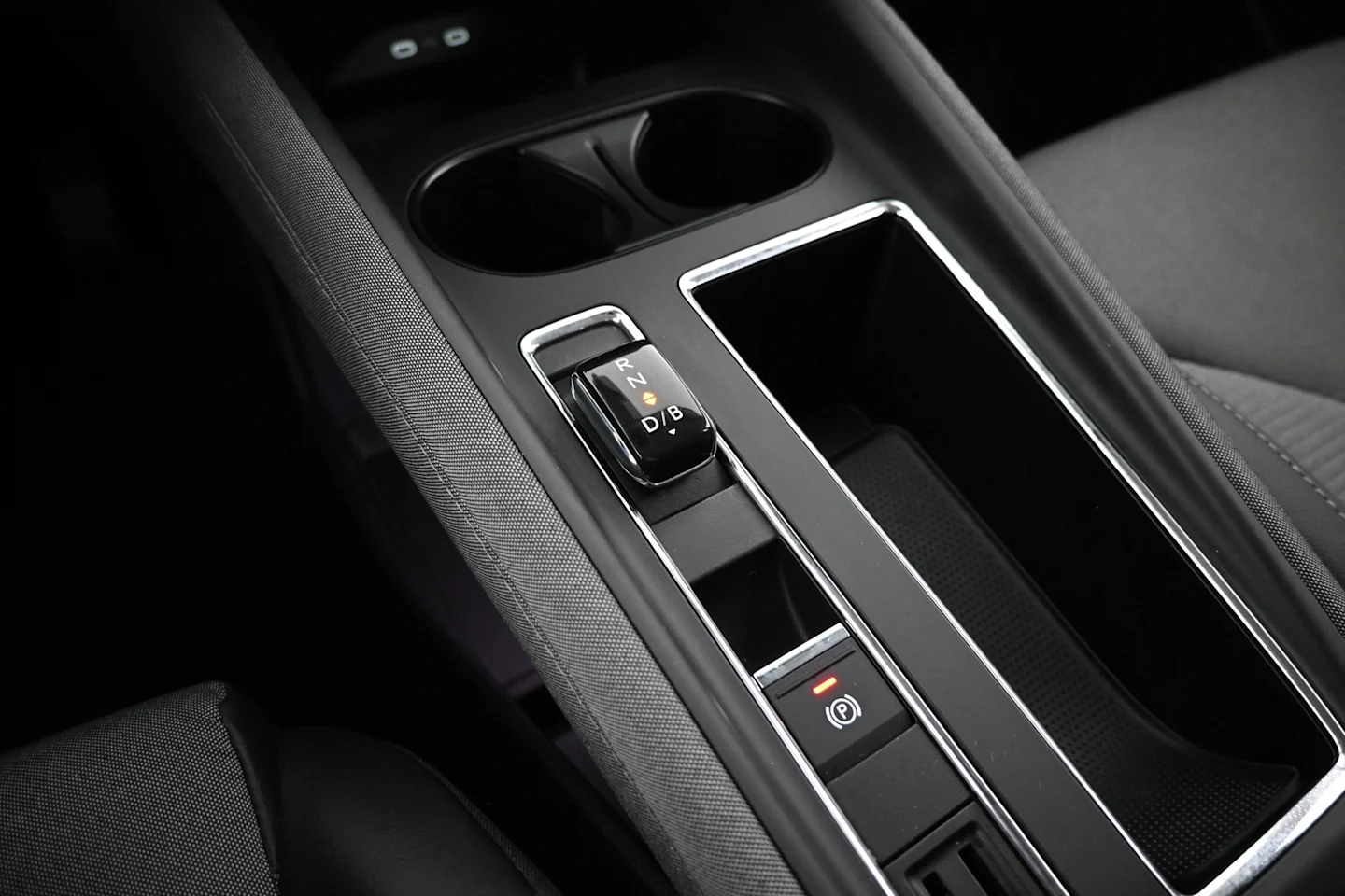 Car Image - Sx5FfyAITcq6GHgIKhwgO