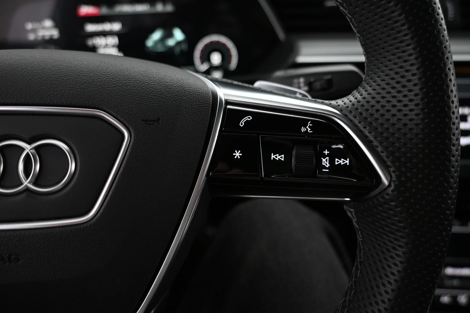 Car Image - 3pIS90ElmFn4m01QJQLG3g