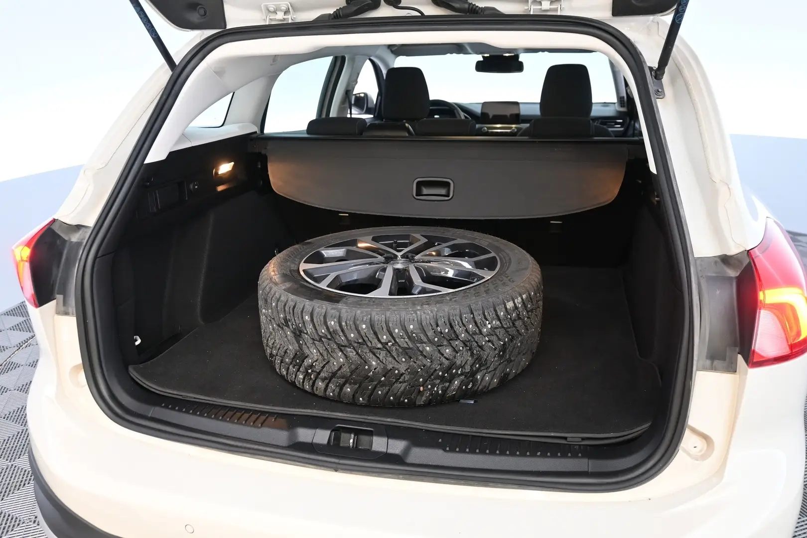 Car Image - 20DaRFrVug2BgdBYiwq86Z