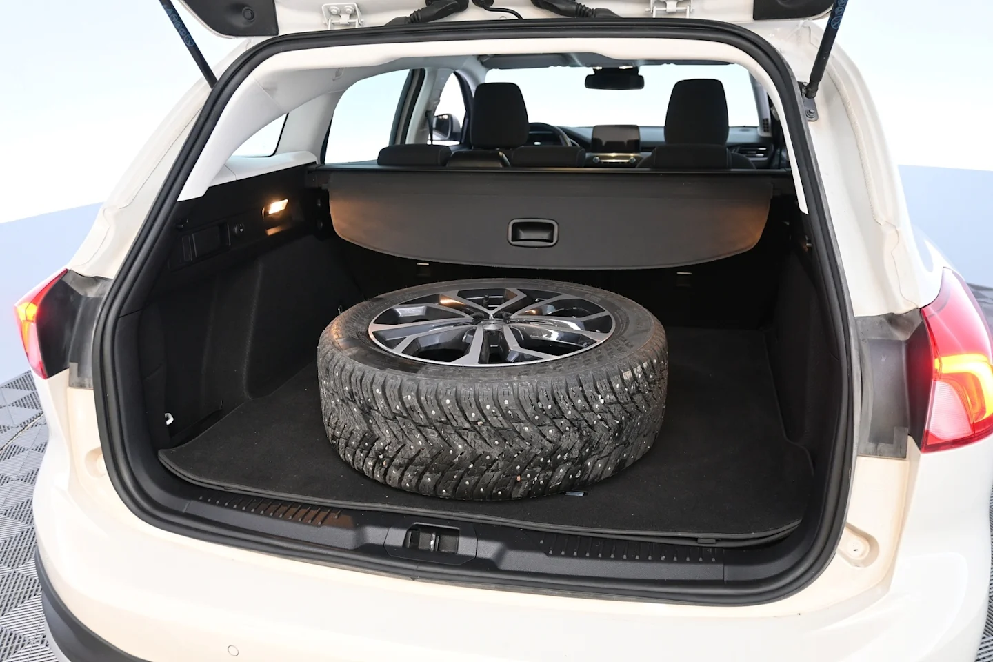 Car Image - 20DaRFrVug2BgdBYiwq86Z