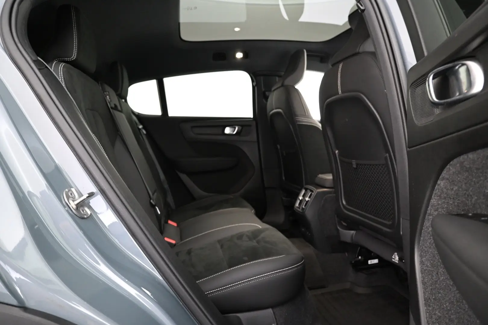 Car Image - 18odK4CNlEcjZbroKRNOXd