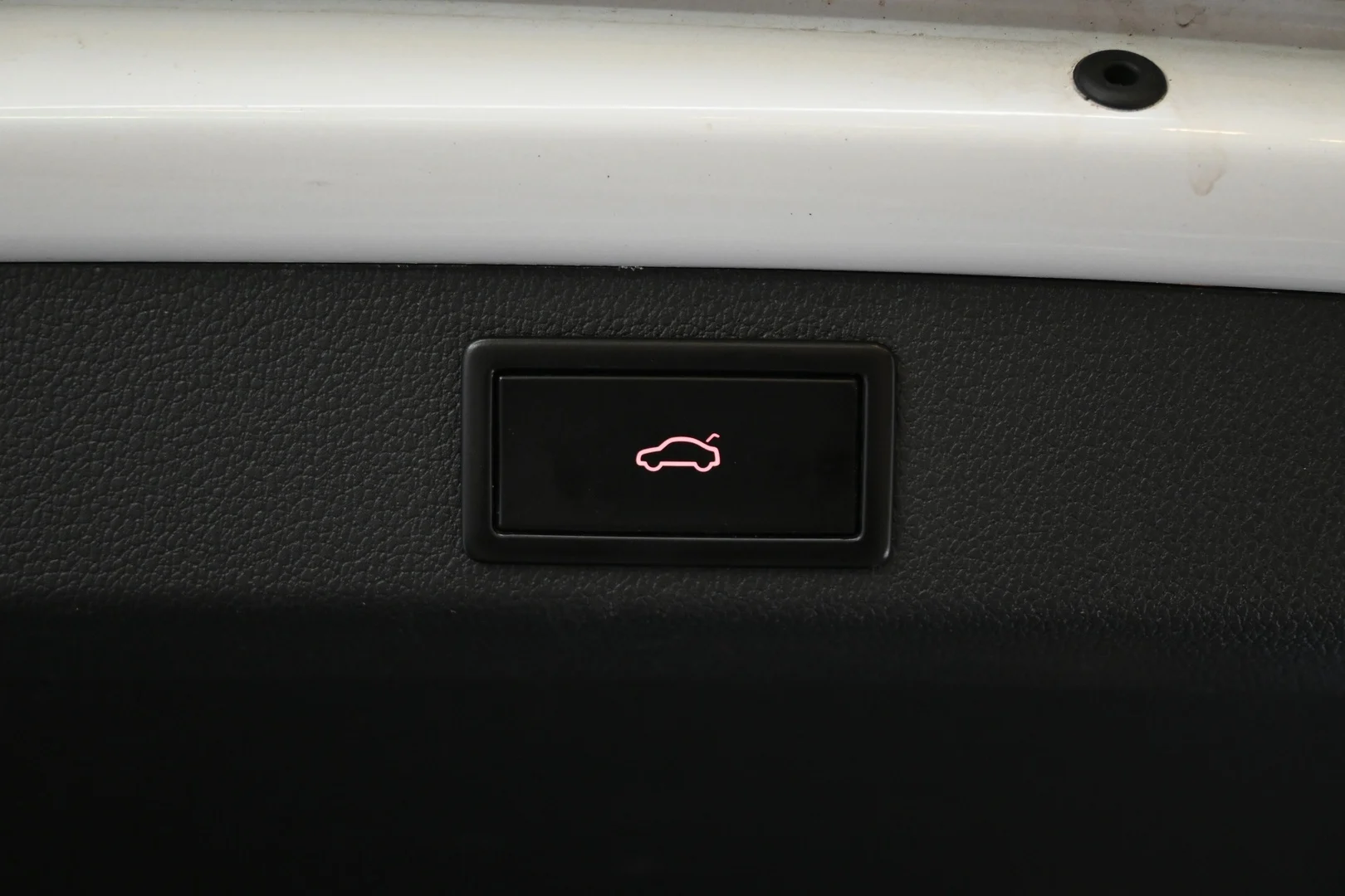 Car Image - 3cg8e9y12WzkCdigtxznQv