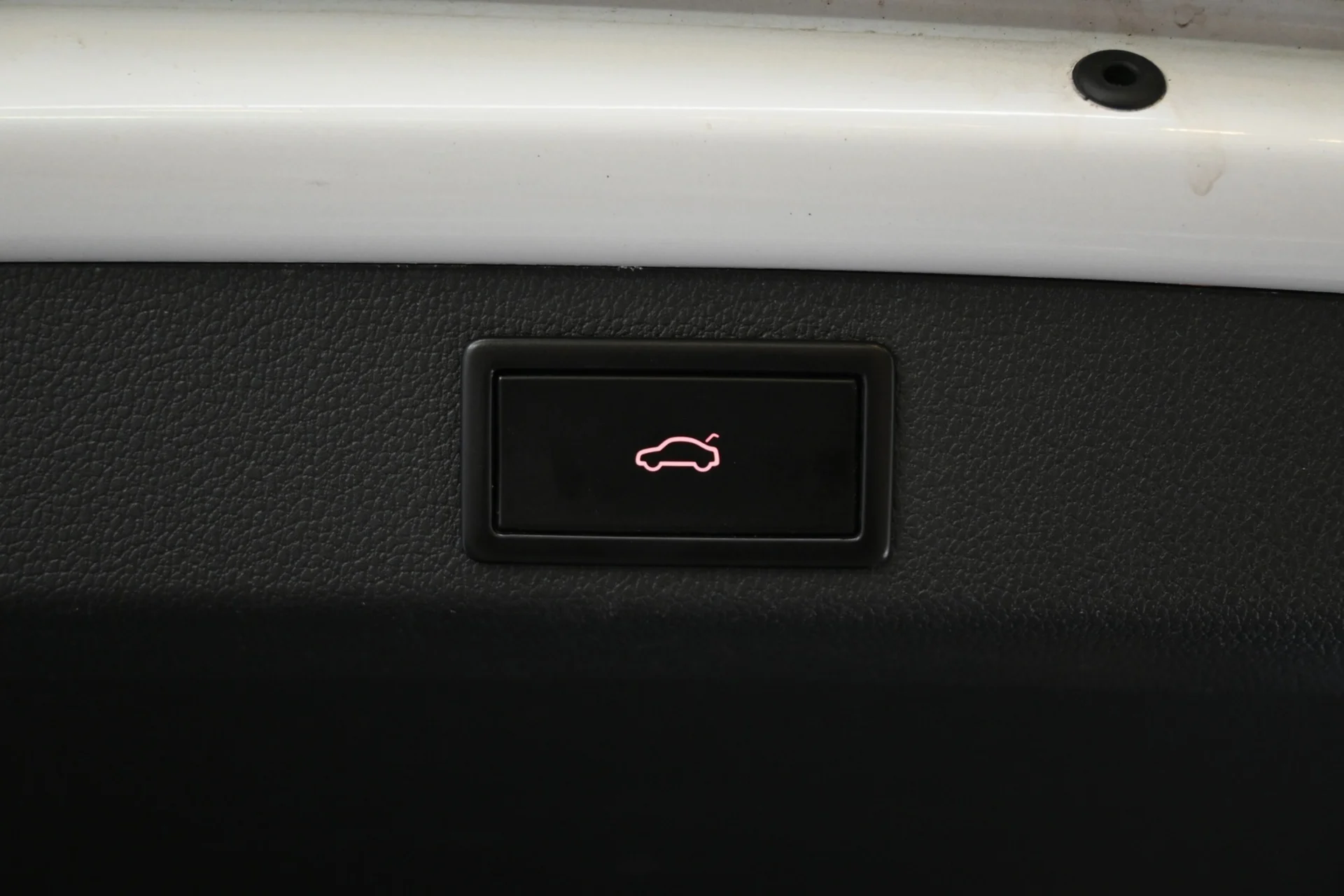 Car Image - 3cg8e9y12WzkCdigtxznQv
