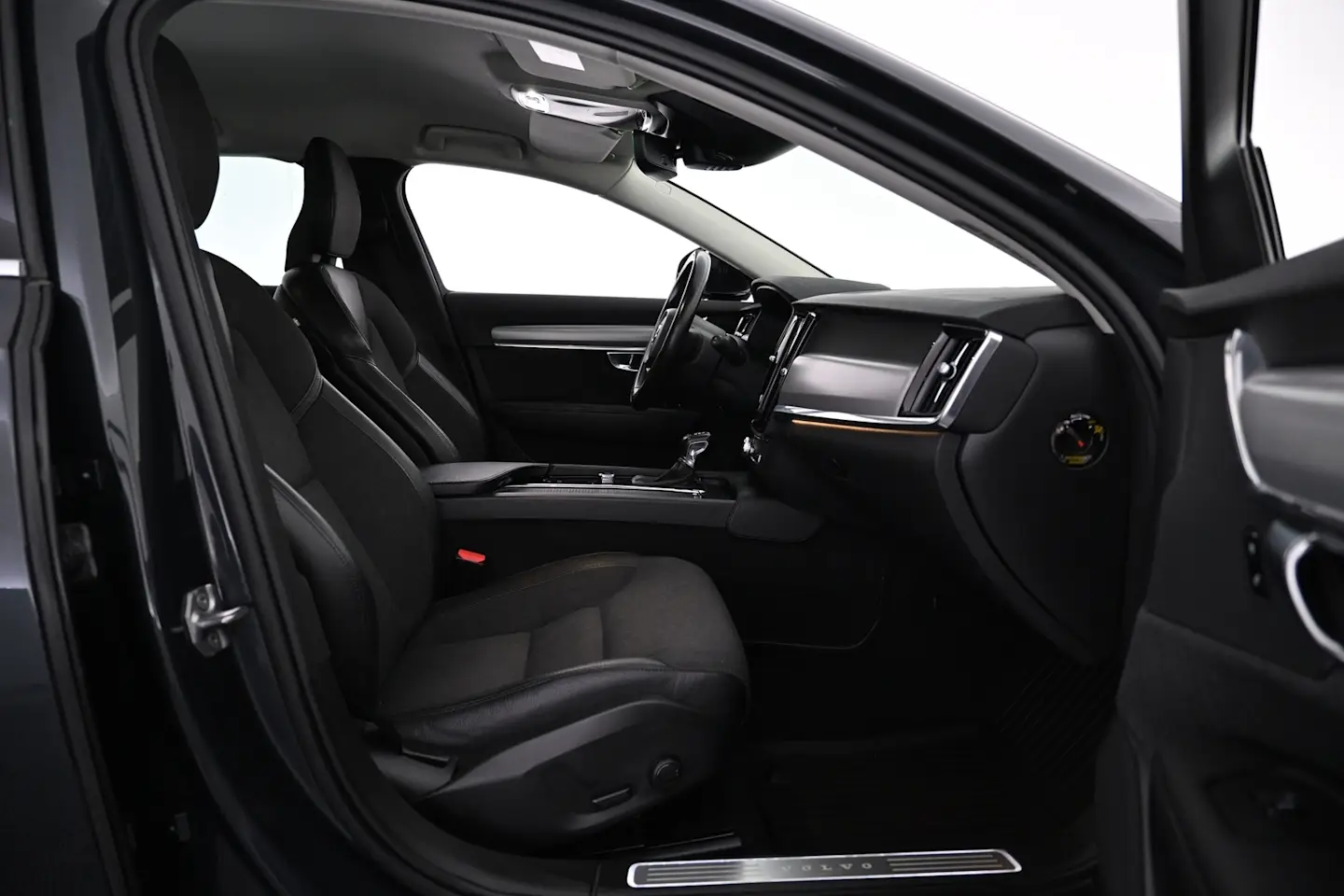 Car Image - L820pPvGrbNSfLDJ7YmVR