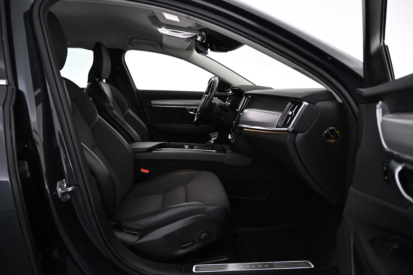 Car Image - L820pPvGrbNSfLDJ7YmVR