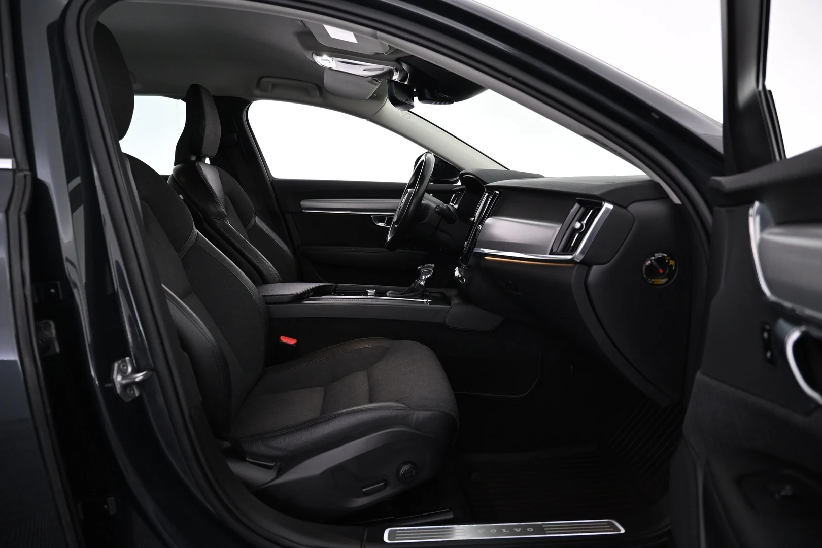 Car Image - L820pPvGrbNSfLDJ7YmVR