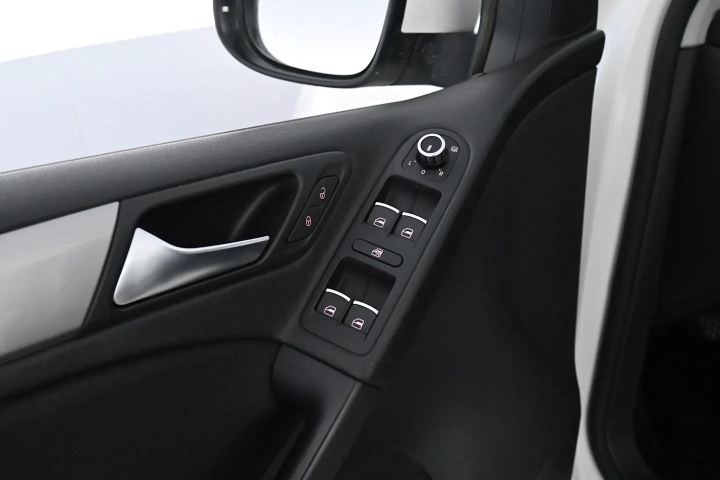 Car Image - 4PUjTZkG06DD75cKPM4Upr