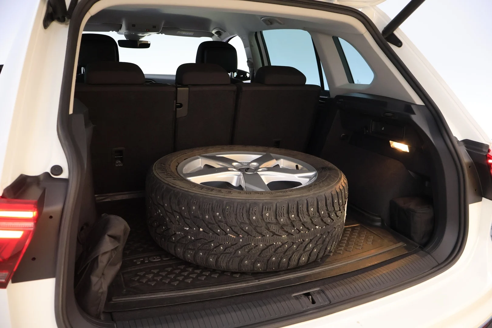 Car Image - 5xwidPIaMcuBr45jGYDWsj