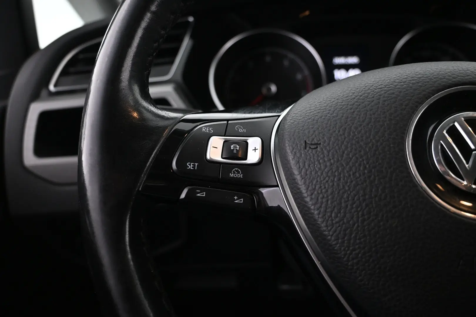 Car Image - Q2BXNQbIqW5plPjr7lXbn