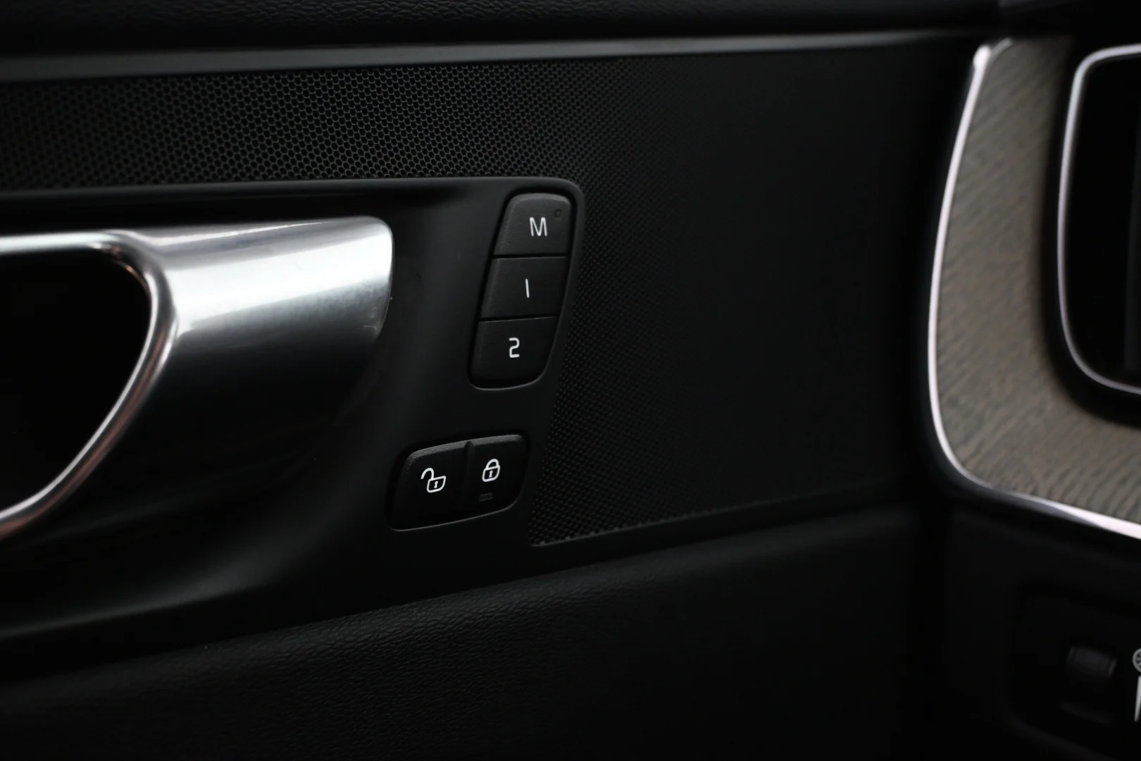 Car Image - LLAOYxD90prPZ24cgEeWR