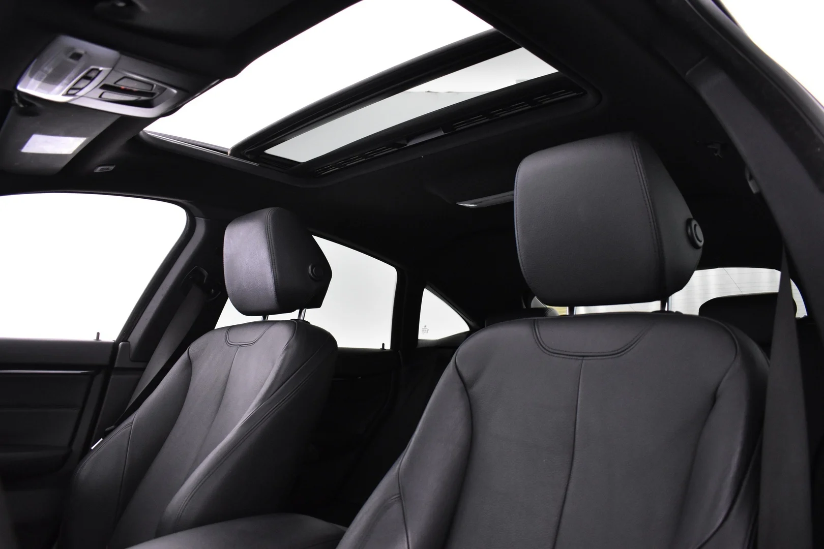 Car Image - 4w0cXYo4YtfZScTXP9ZzLh