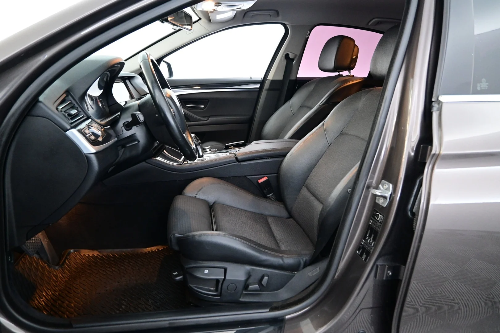 Car Image - 3X87jyAKGlSo6SmEtb74OU