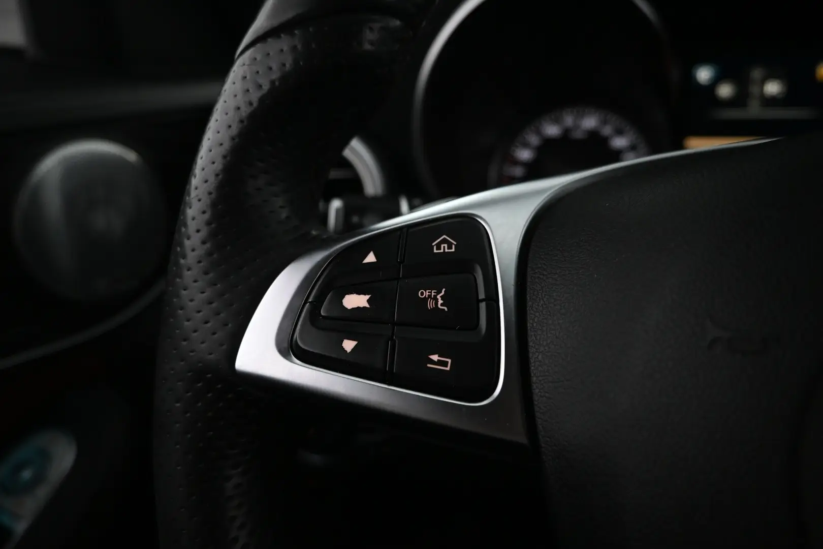 Car Image - 6stNPFrBGVQ56LjSjZcoJ6