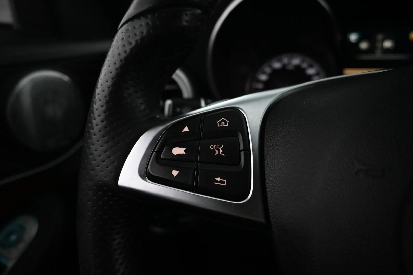 Car Image - 6stNPFrBGVQ56LjSjZcoJ6