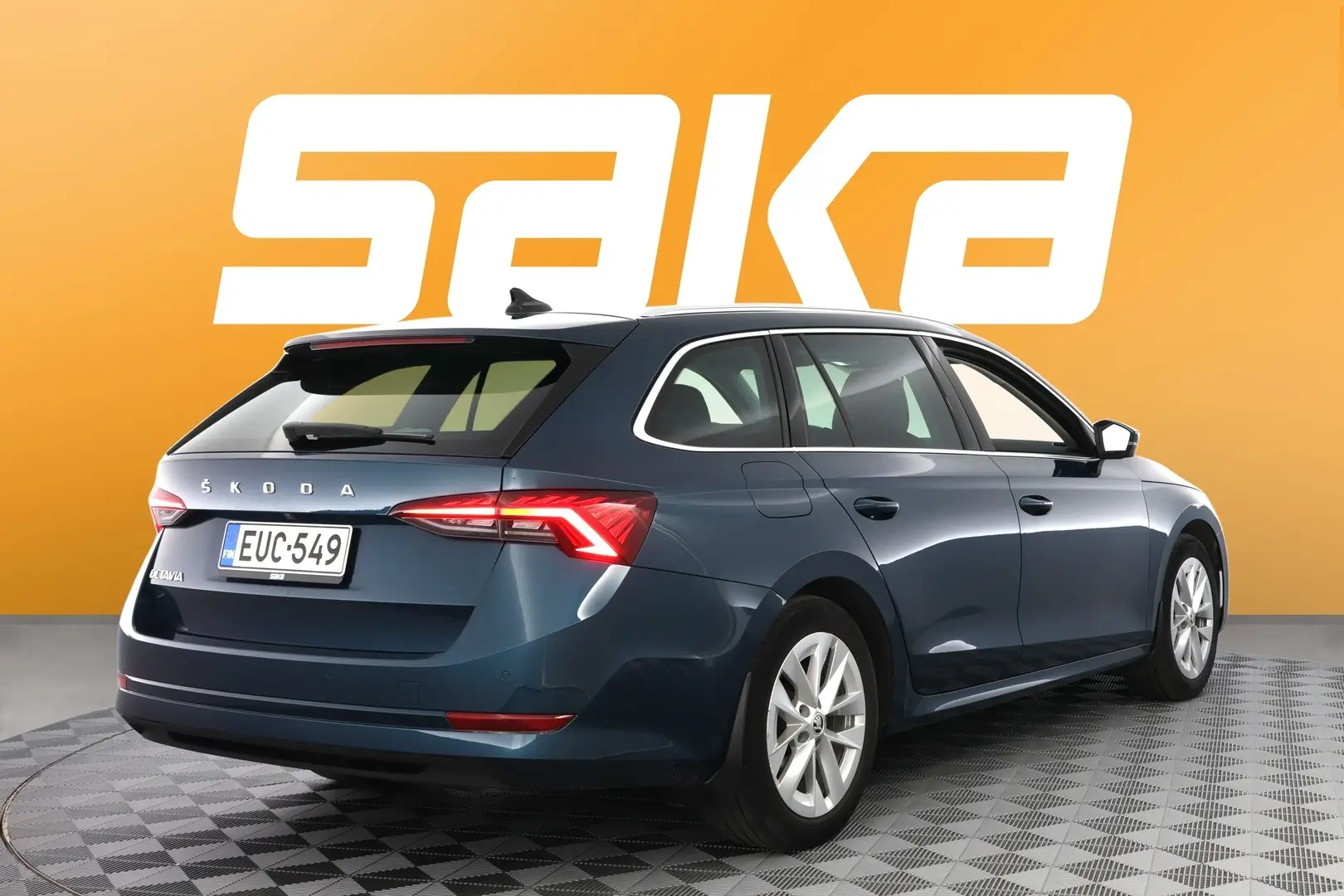 Car Image - 3quGSsFFB9dXdDe9BsKdcb