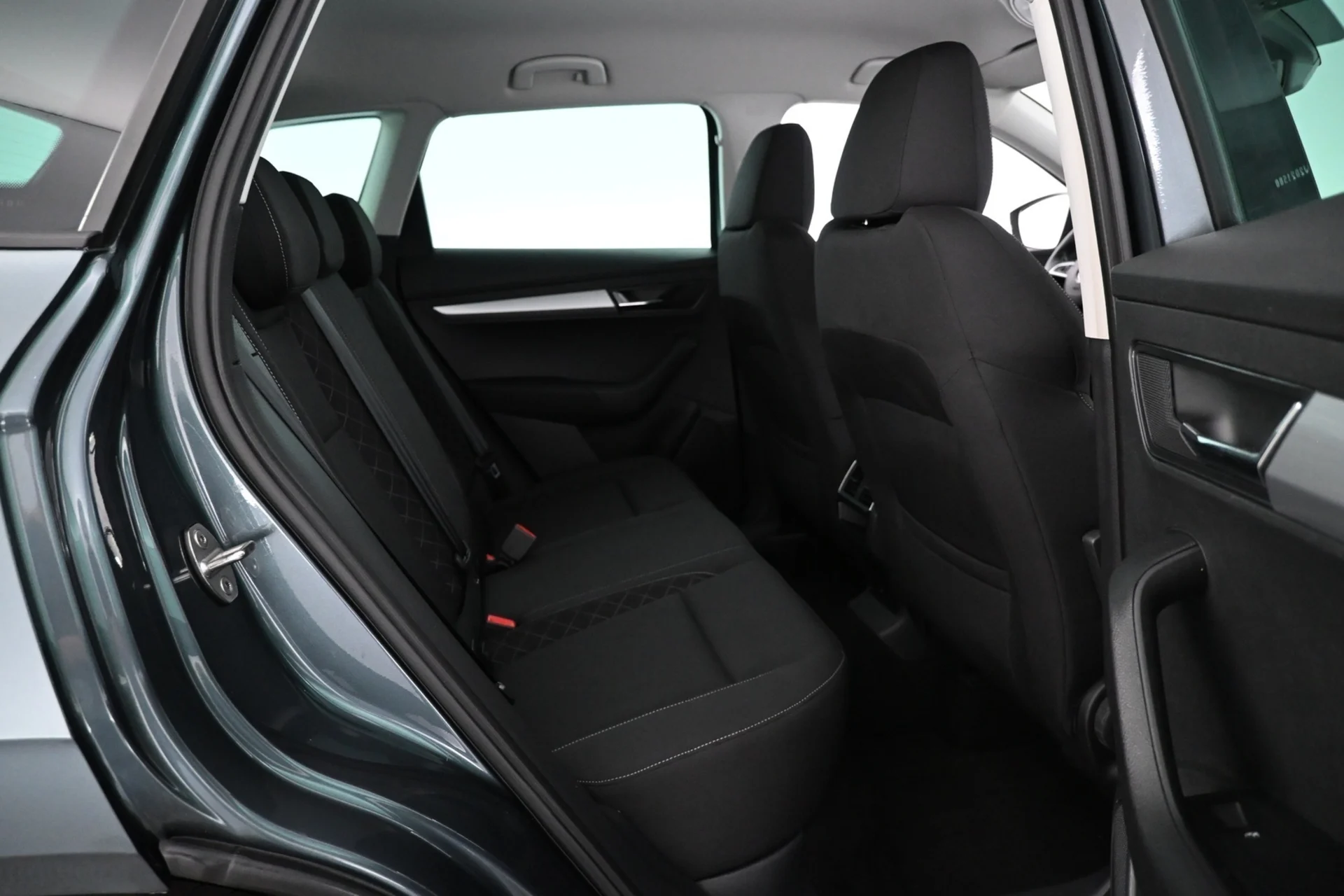 Car Image - 27ApwB9vBT6s1x1Sry2OyV