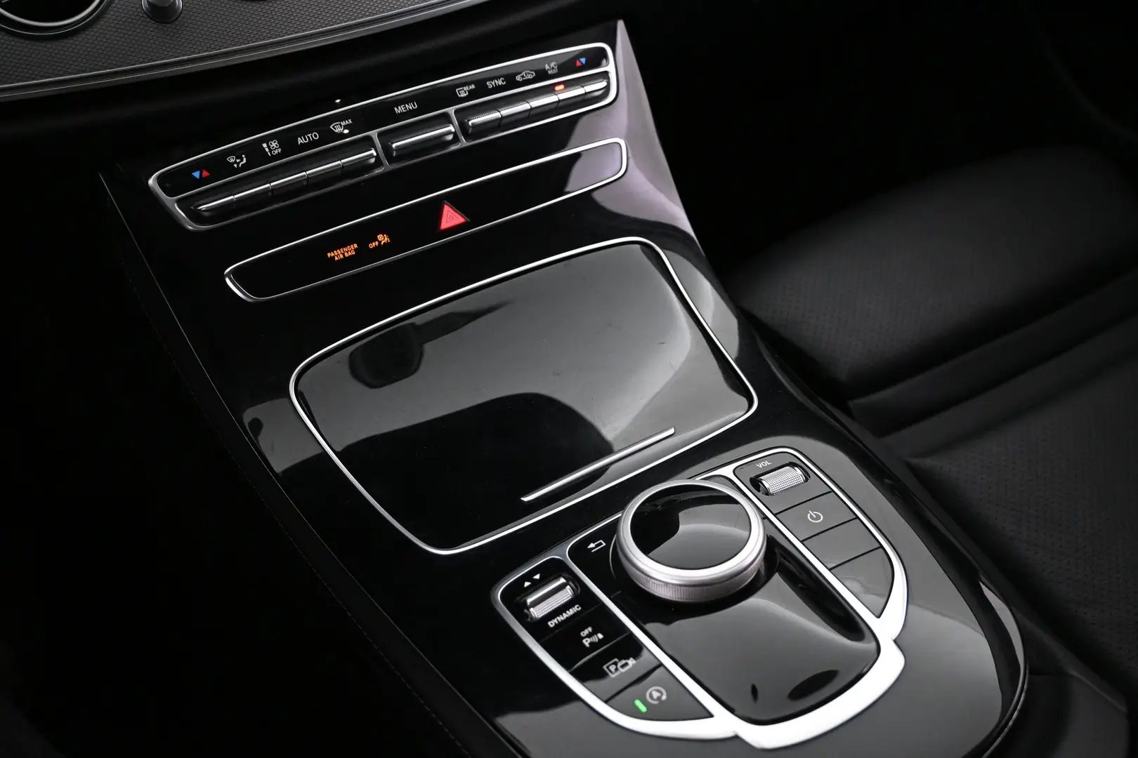 Car Image - 4ycieKp5HddTie2lj6d9zV
