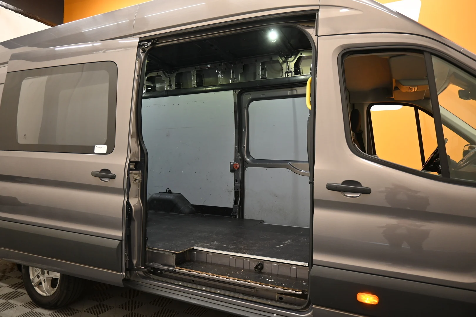 Car Image - LrZHy19HvA4av4QFpSvRo