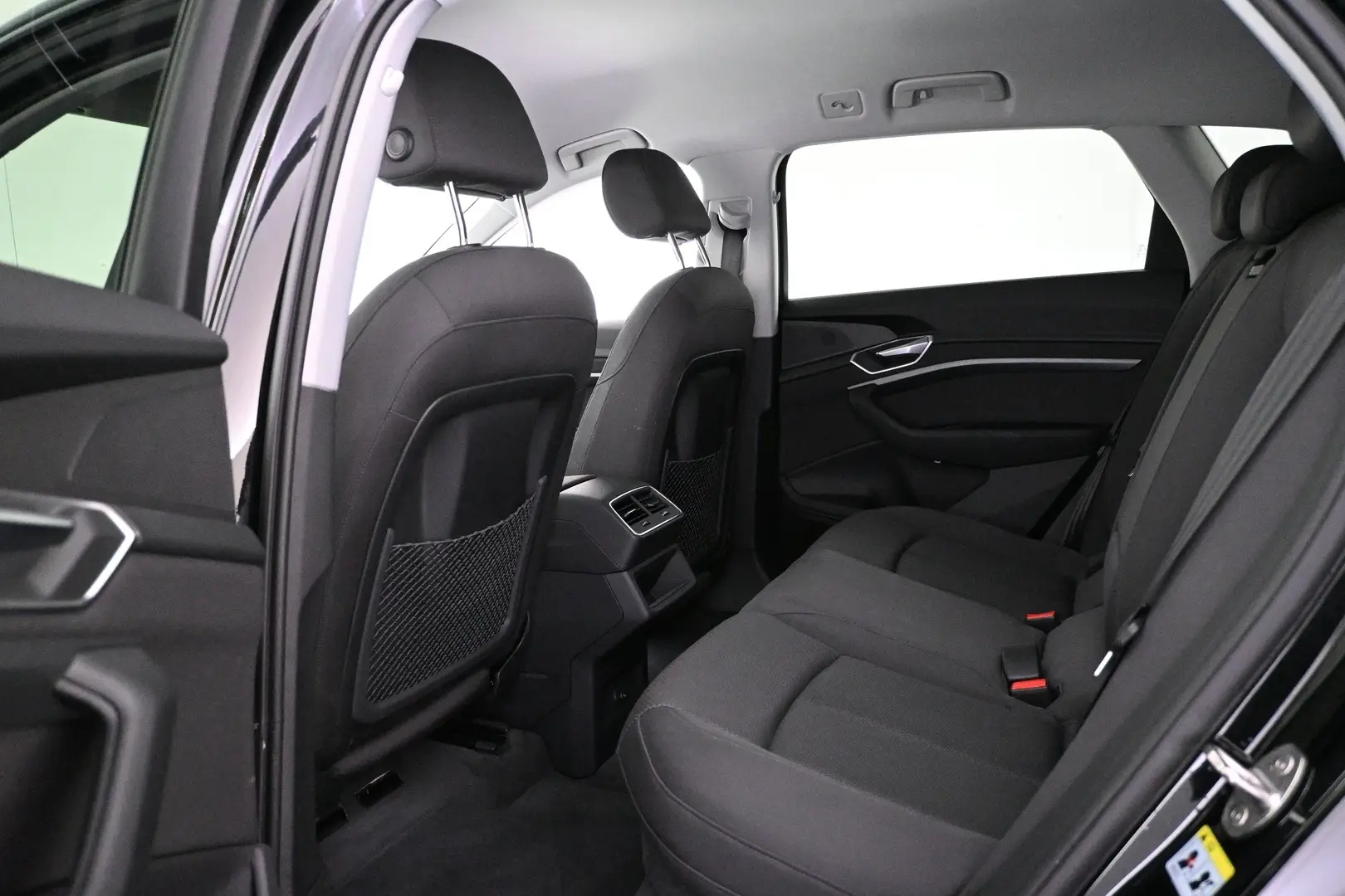 Car Image - 1mAQh5BRQZ33EZxdlqKxU9