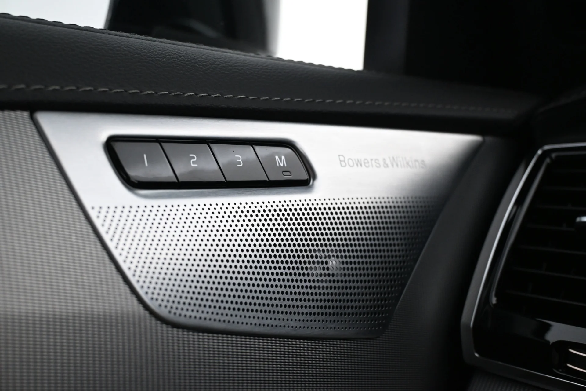 Car Image - 5MEOiK80Yao1MWfNh9WWi6