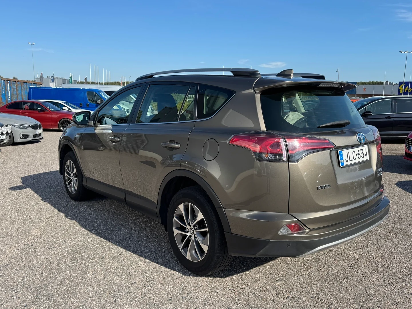 Car Image - RyOYXlLZwPC0aTGEDP7xU
