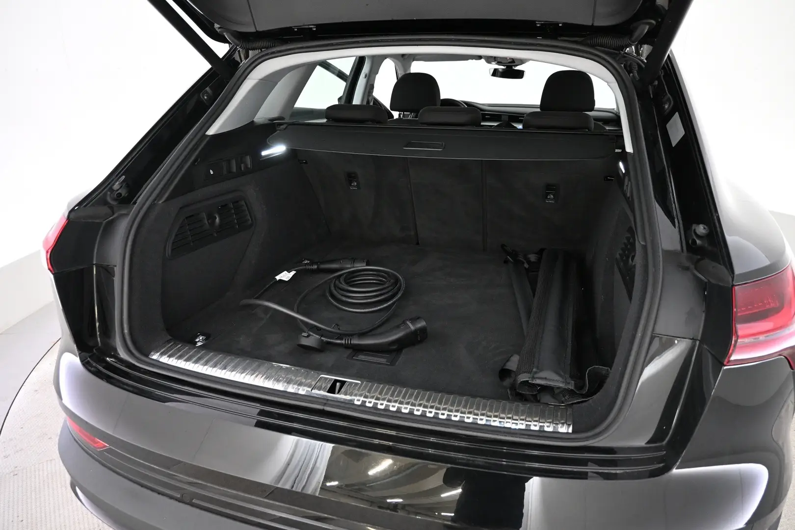 Car Image - 3fqSKUwQaB0BFmoHrpRadE