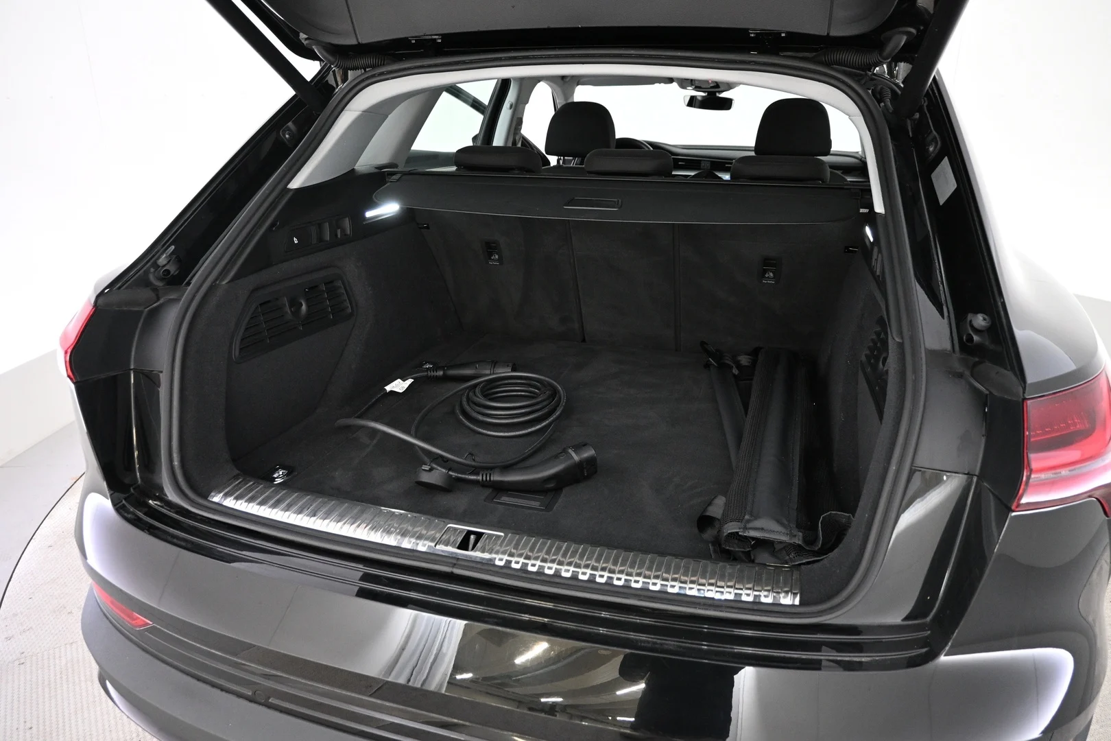 Car Image - 3fqSKUwQaB0BFmoHrpRadE
