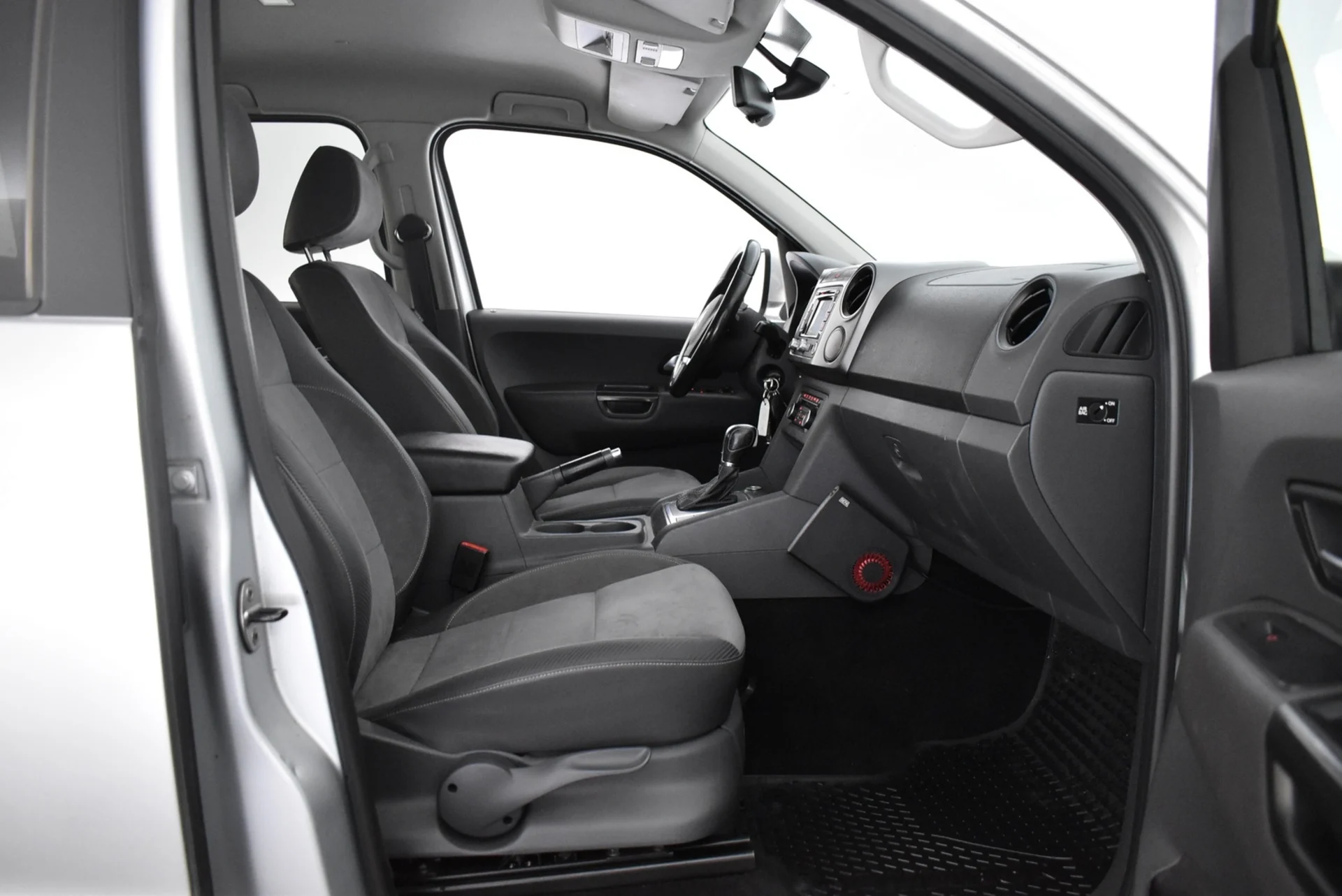 Car Image - 6QToImccpiL7ewhNyuqFxJ