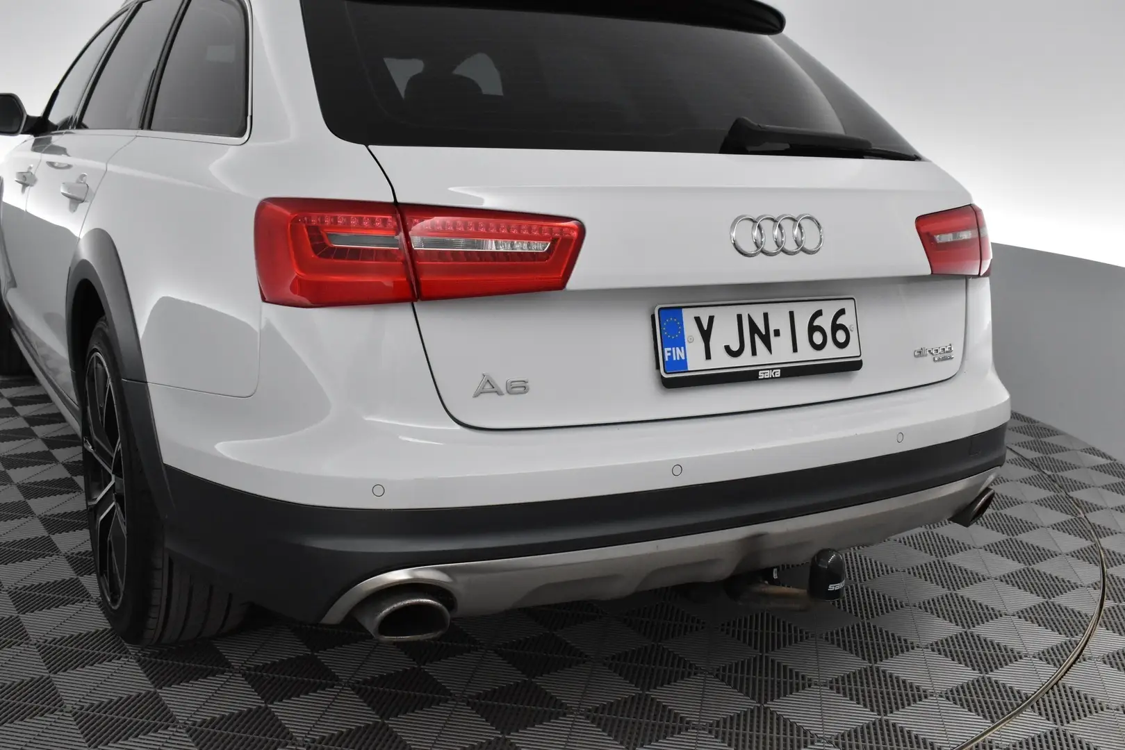 Car Image - s3t8kQRC9e63L09X03sxk
