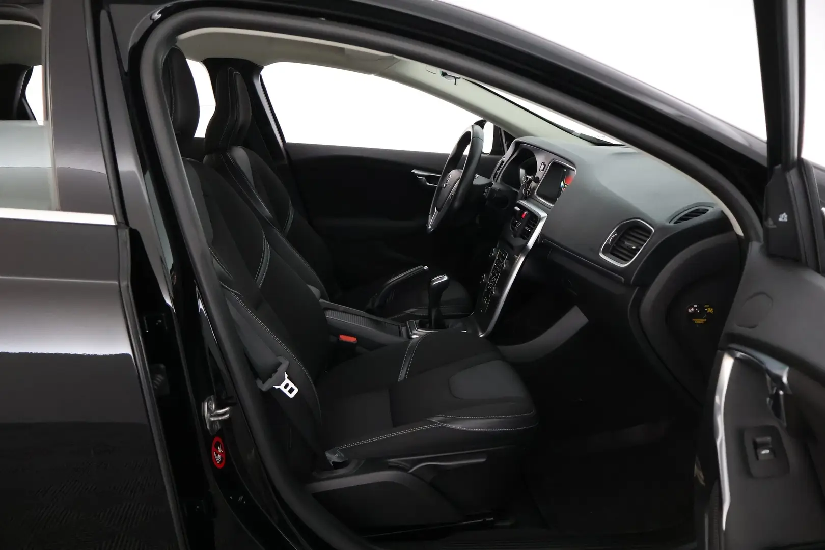 Car Image - Wg8SudLzlc9snLSM6mHfs
