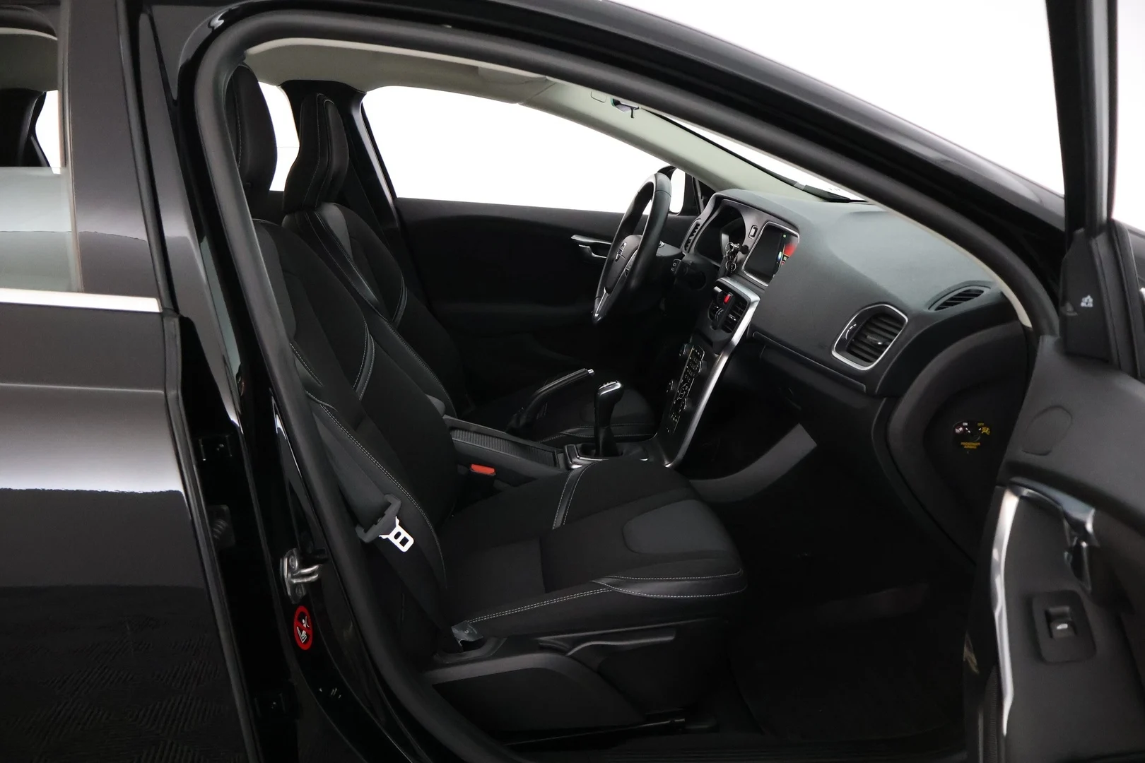 Car Image - Wg8SudLzlc9snLSM6mHfs