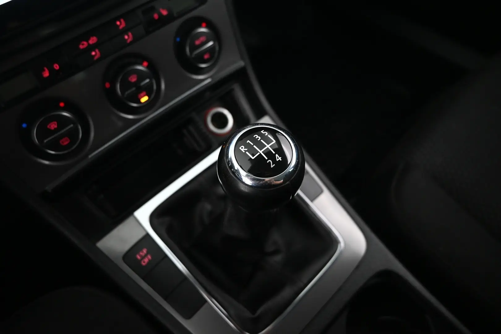 Car Image - yvekOTwZHCWzkVJs0PqxD