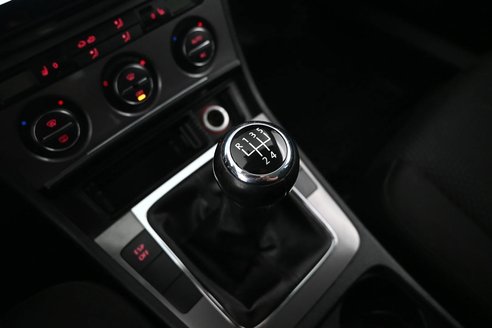 Car Image - yvekOTwZHCWzkVJs0PqxD