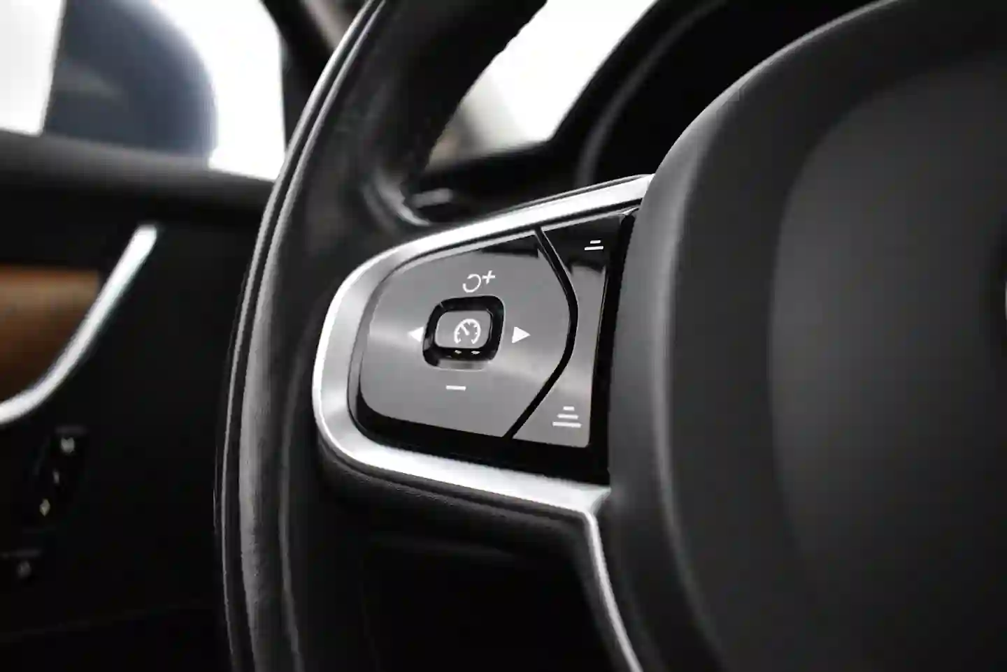 Car Image - 44kxJzRqzvbMQyrDeUxTIZ