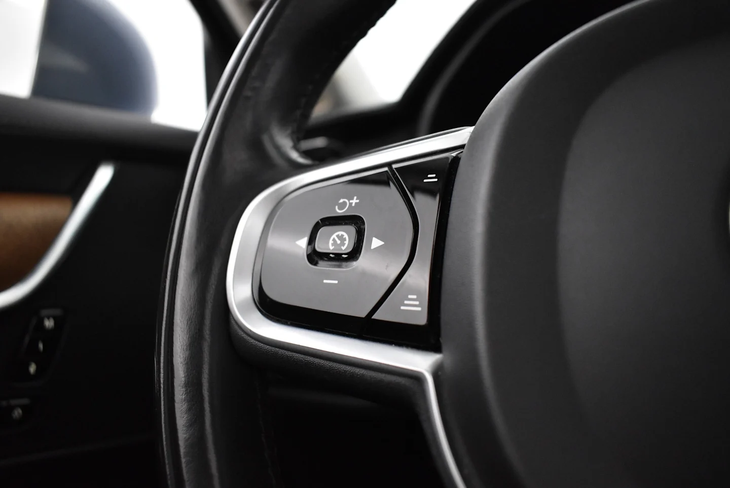 Car Image - 44kxJzRqzvbMQyrDeUxTIZ