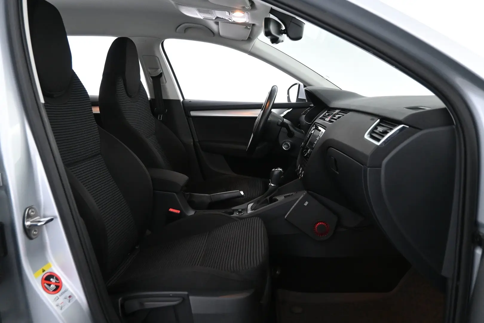Car Image - 6baAtkwKpZgIu4MSJBSGuz