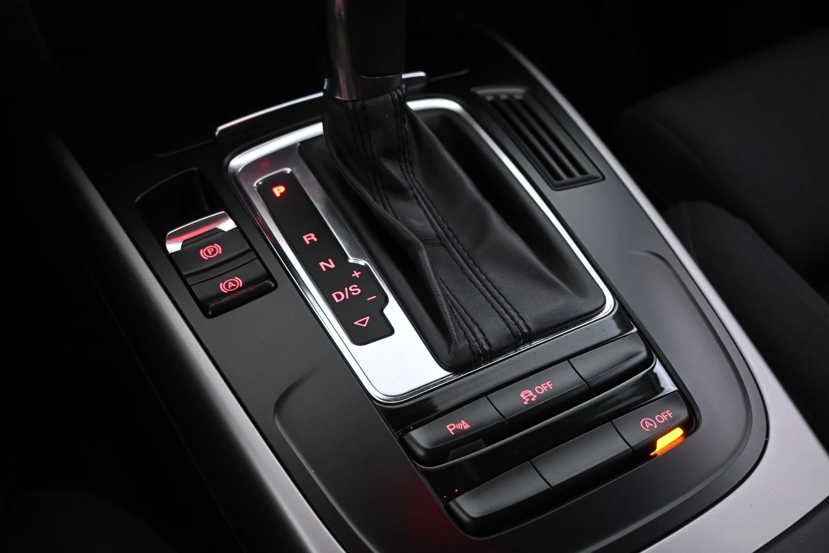 Car Image - 6NqHL4N51Ri5IJFAL33dp7