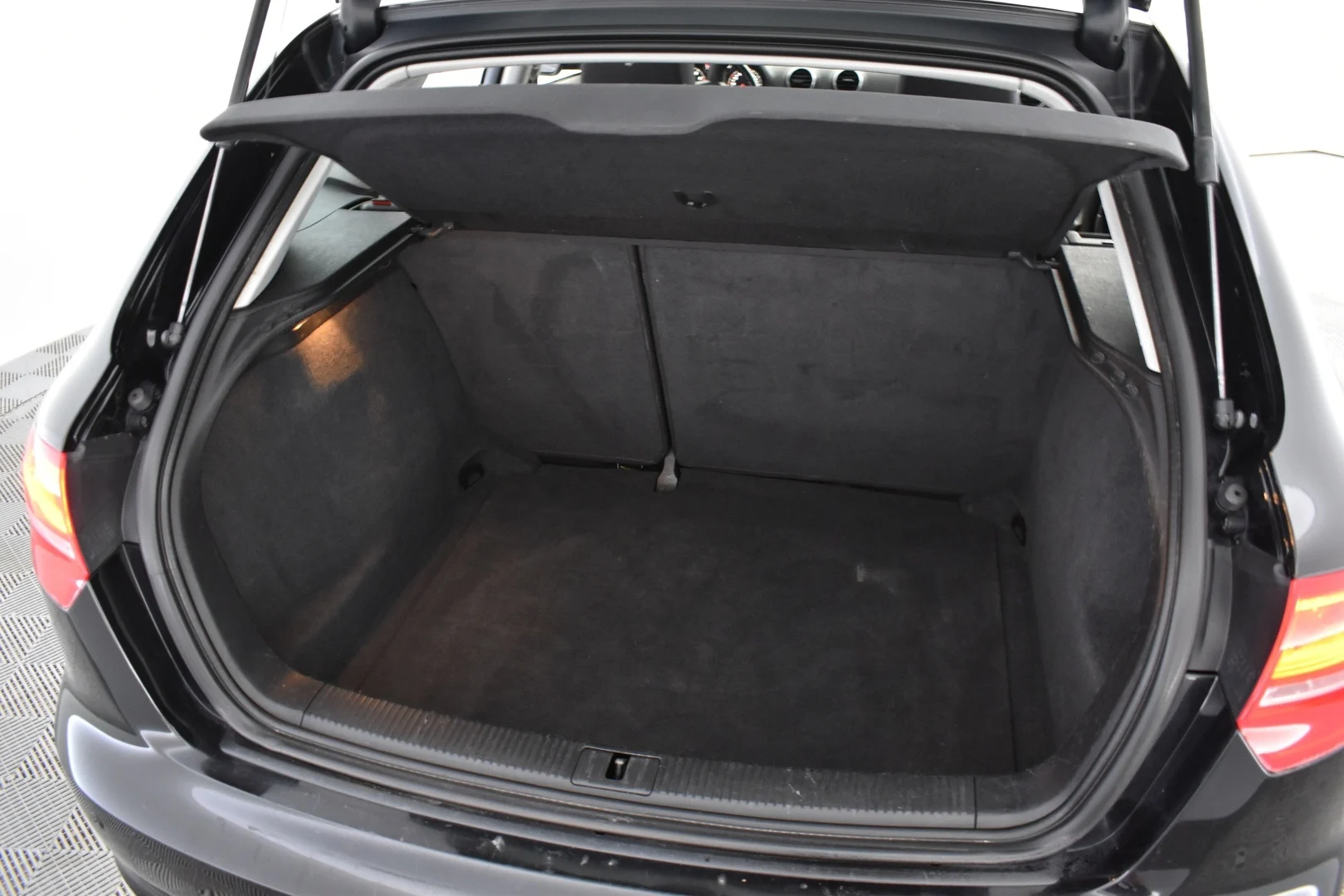 Car Image - 3v2p3Kig9u0Mtf4LDeUpuQ