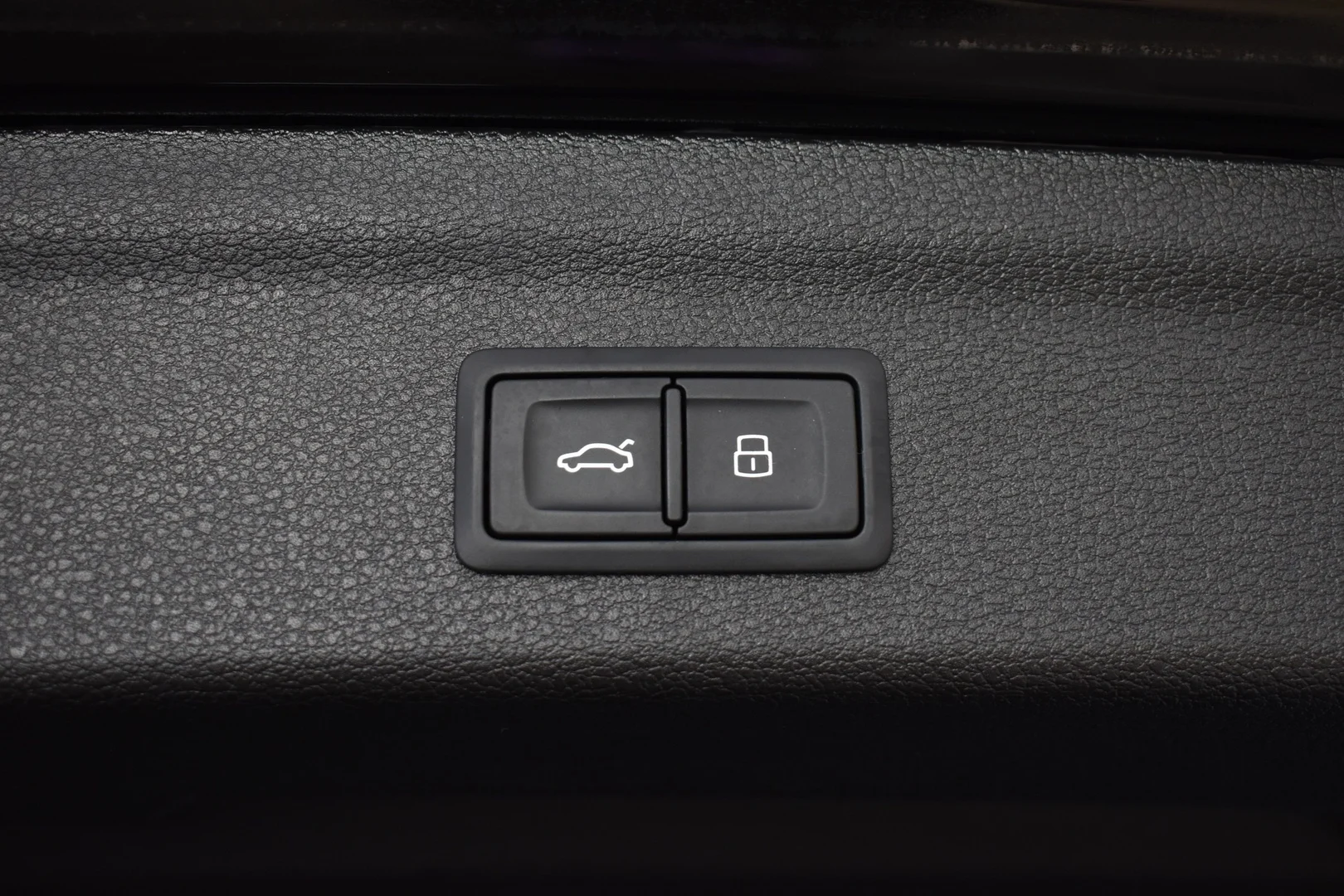 Car Image - 6EVo0jVxR5EikbQ6SAwz4X