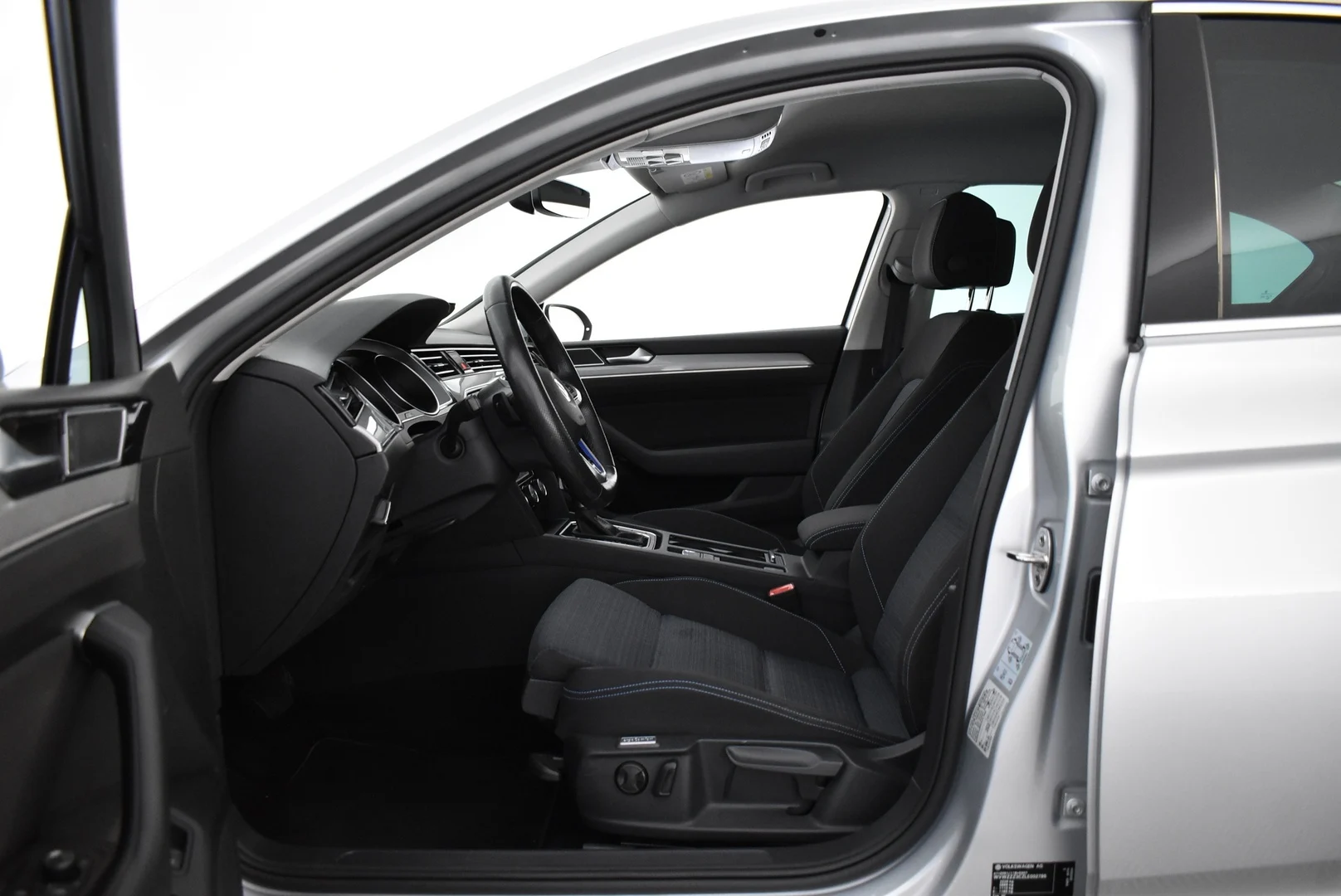 Car Image - 5nUXEul7H4xnBTfSazEEoM