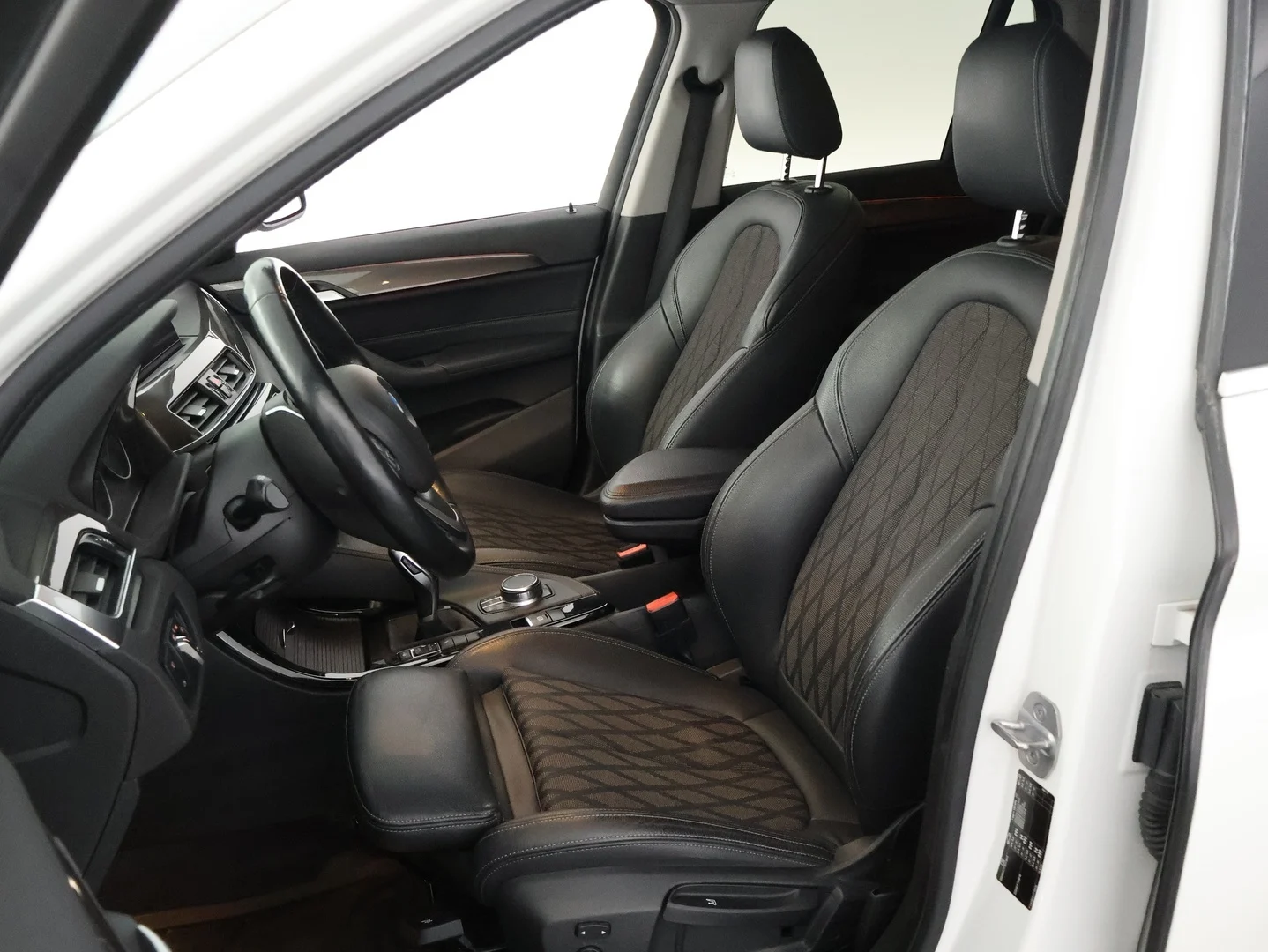 Car Image - 1GlbIiIakO5od6d8knT2CT